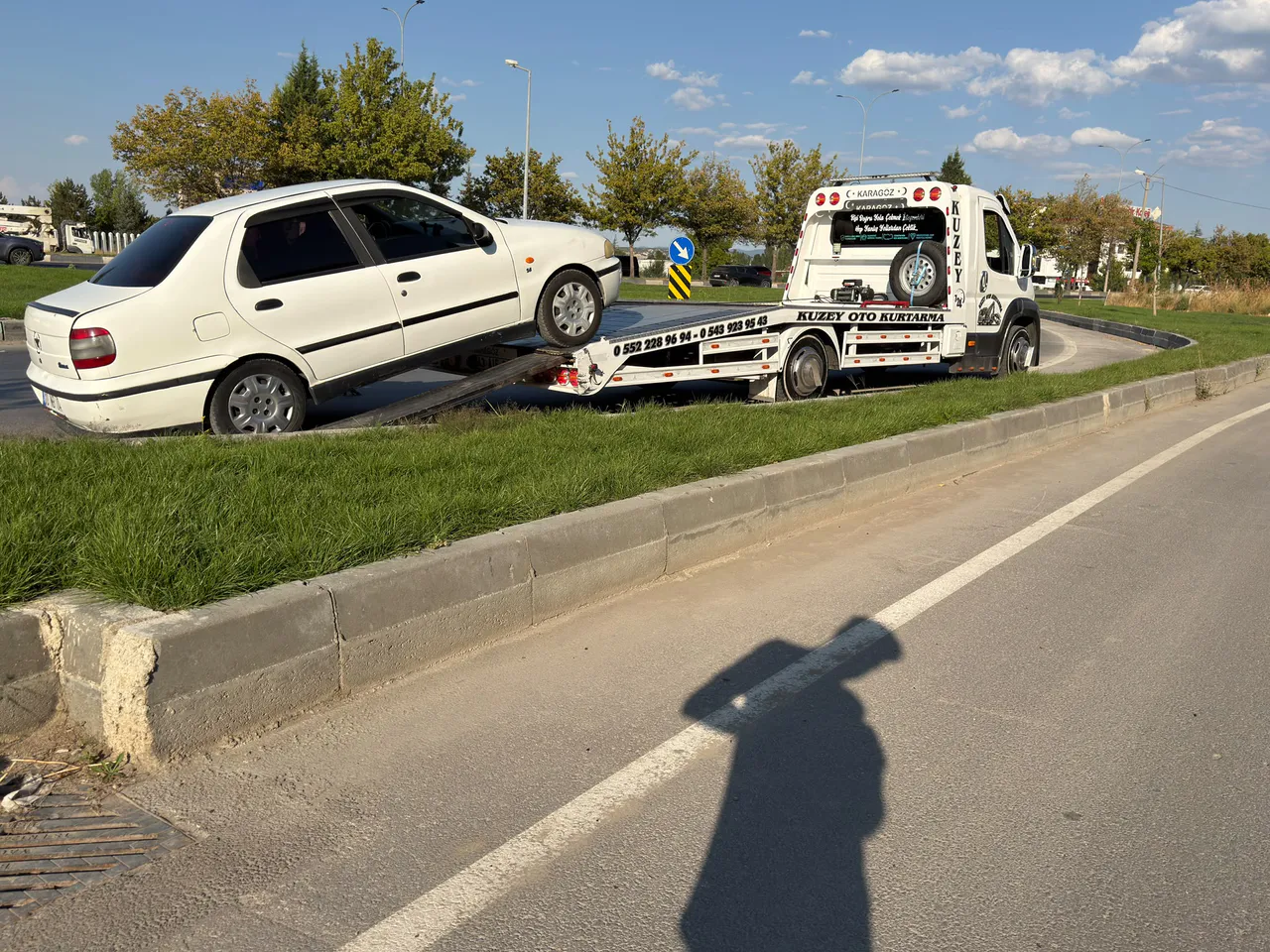 Kuzey Oto Kurtarıcı aracına yüklenen otomobil